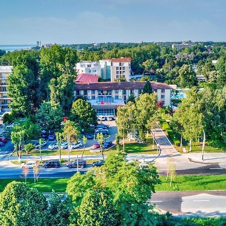 Q Hotel Нептун Екстериор снимка