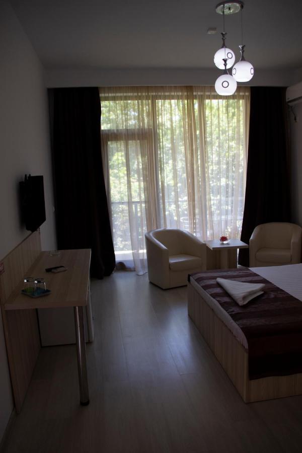 Q Hotel Нептун Екстериор снимка