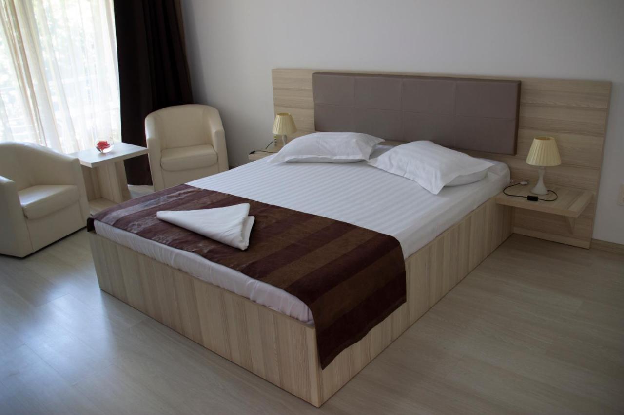 Q Hotel Нептун Екстериор снимка