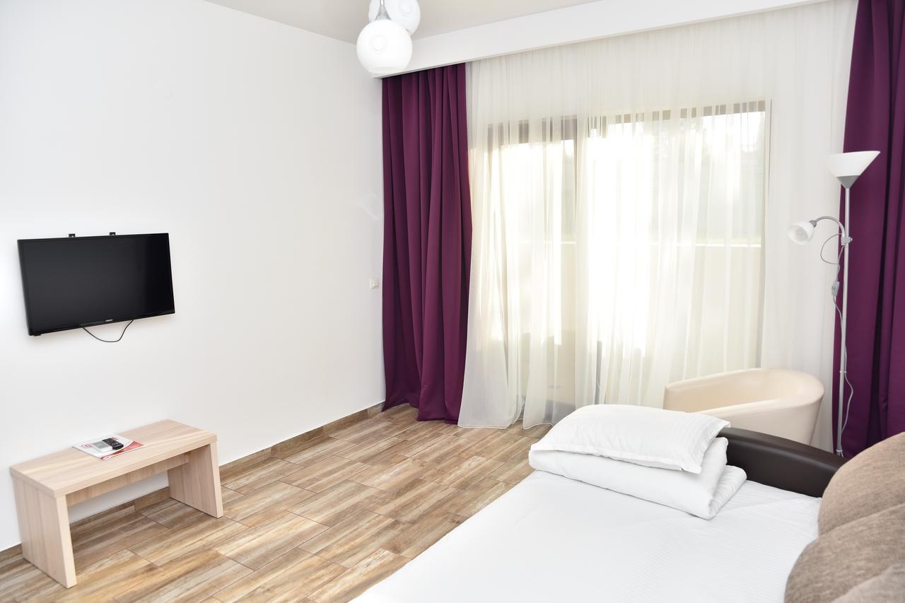 Q Hotel Нептун Екстериор снимка