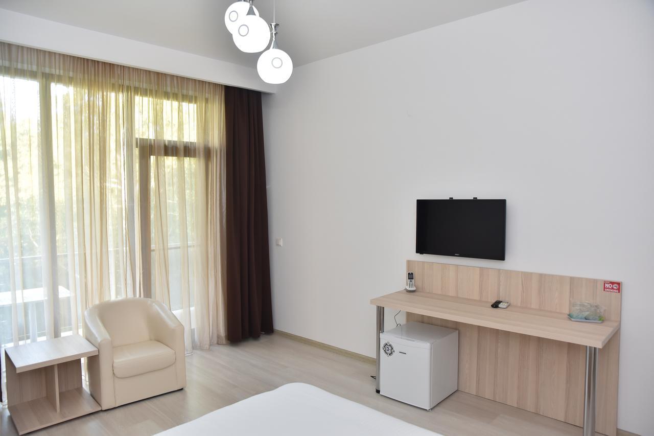 Q Hotel Нептун Екстериор снимка