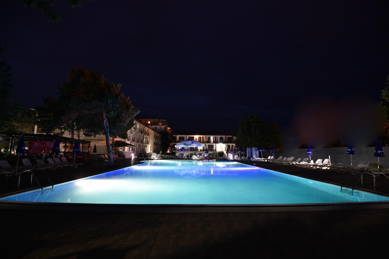 Q Hotel Нептун Екстериор снимка