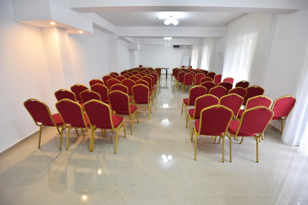 Q Hotel Нептун Екстериор снимка